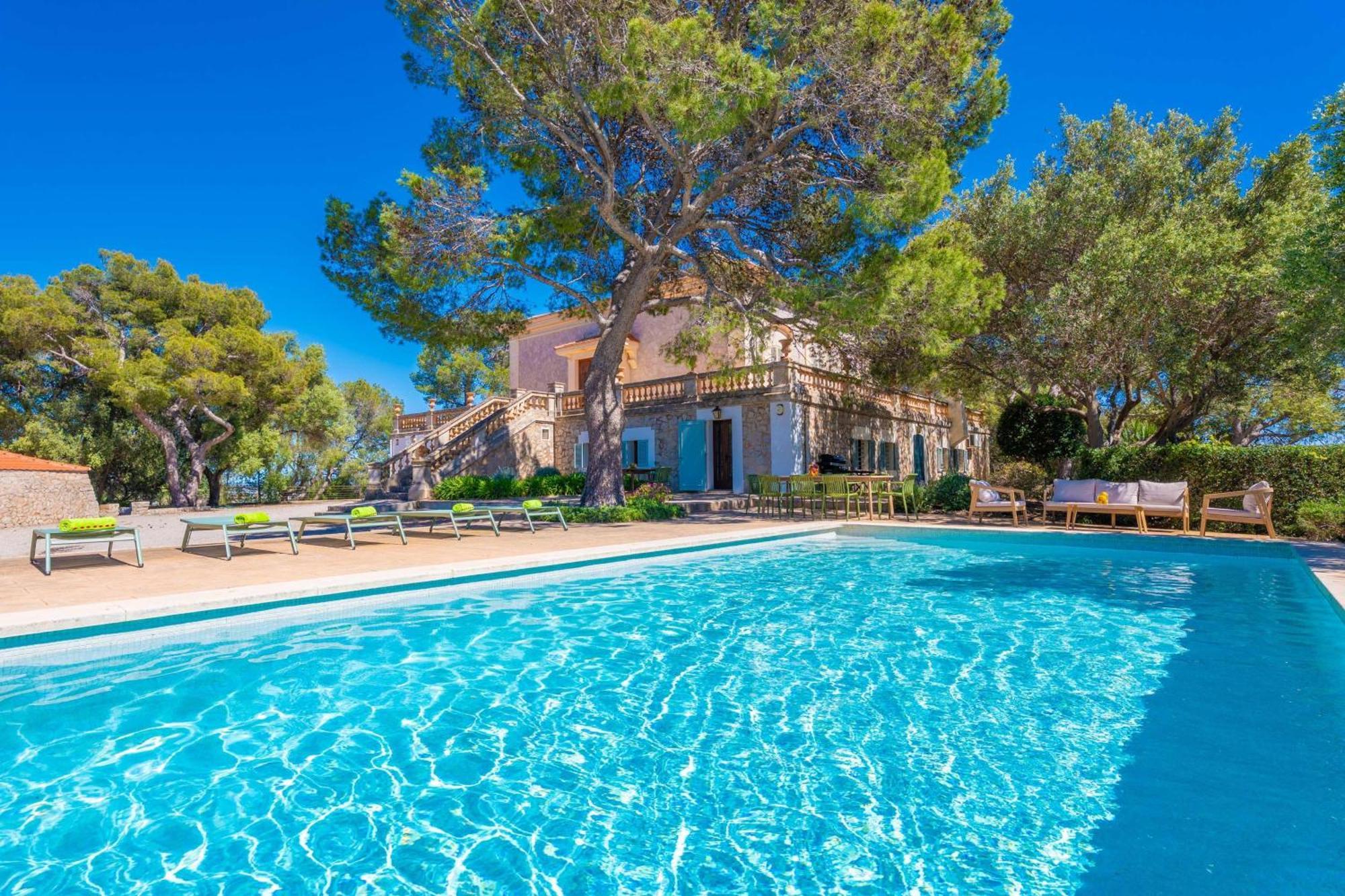 Villa mit 6 Schlafzimmern